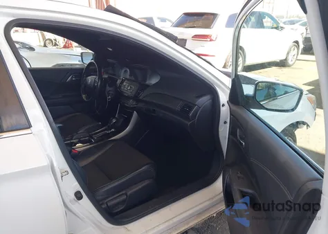 2017 Honda Accord Sport z USA, uszkodzony, nr VIN 1HGCR2F52HA146182